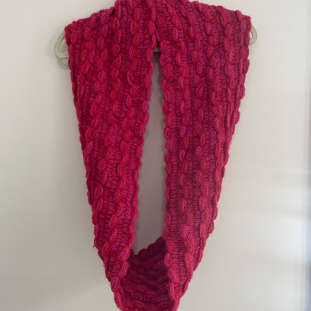 Infinity Cable Knit Scarf in Pink/Red Made in Italy Non Branded EUC Cozy